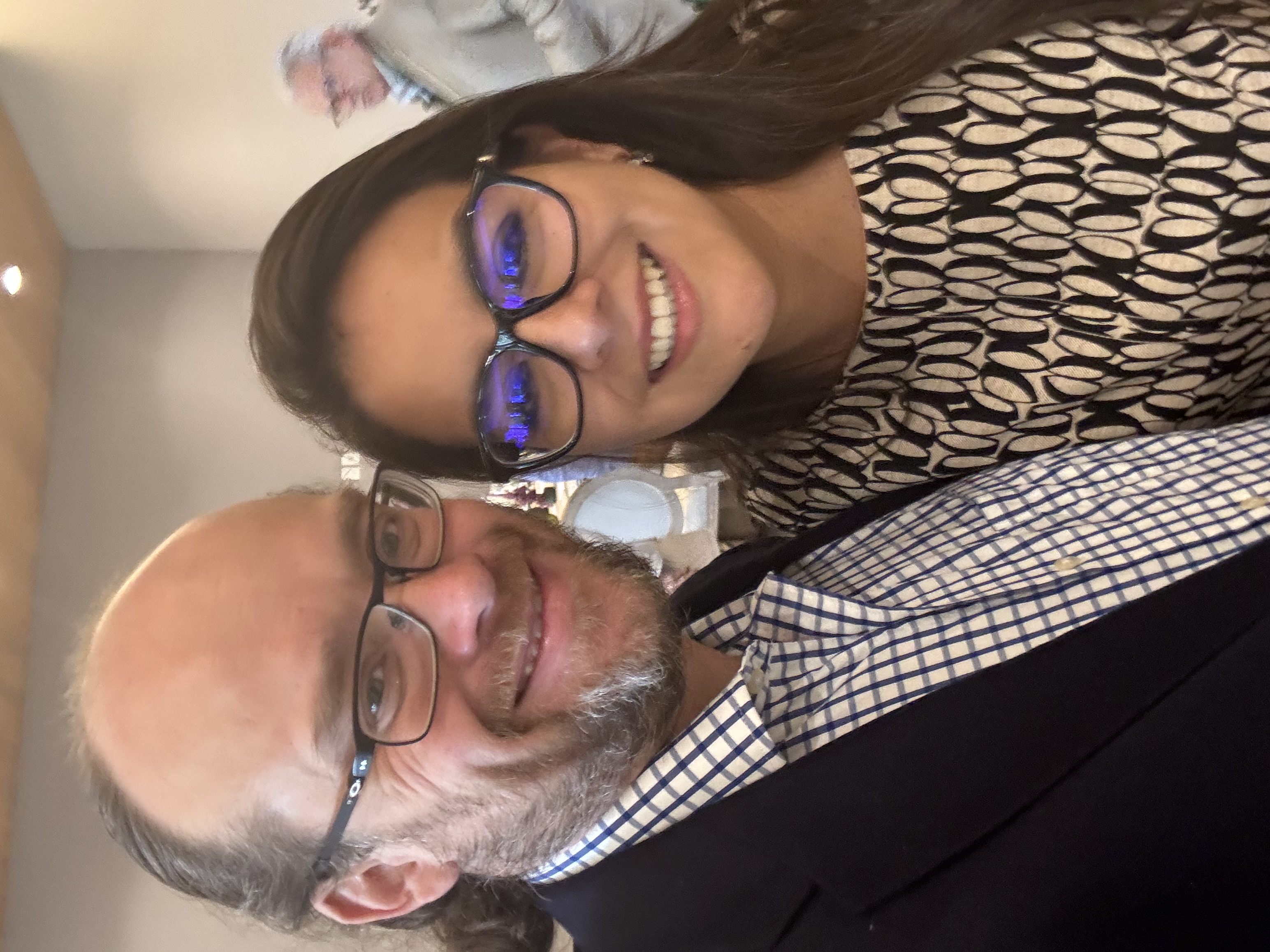 Esteban y @Rocío sonríen juntos.